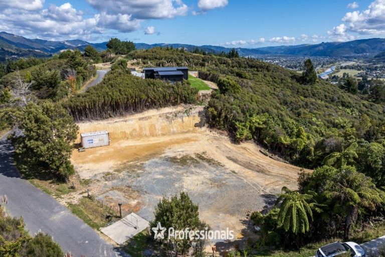 Photo of property in 8 Stroma Way, Timberlea, Upper Hutt, 5018