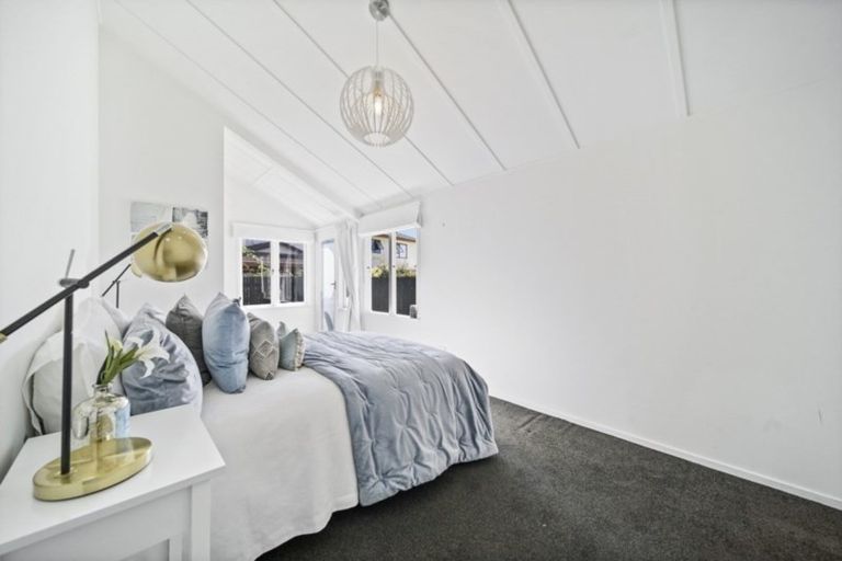 Photo of property in 1/195 Fisher Parade, Farm Cove, Auckland, 2012