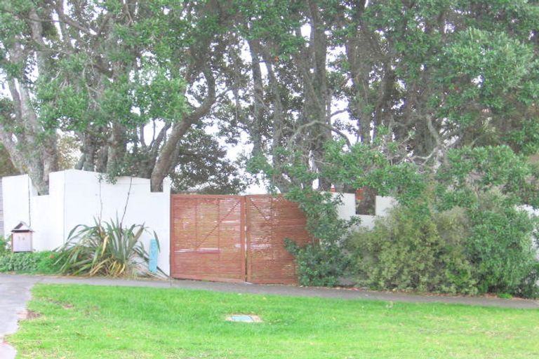 Photo of property in 2/5 Kowhai Road, Mairangi Bay, Auckland, 0630