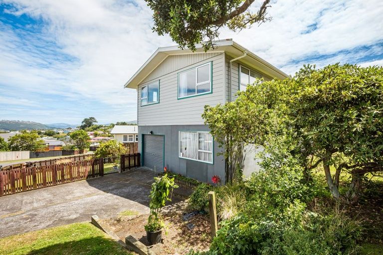 Photo of property in 19 Sombrero View, Ascot Park, Porirua, 5024