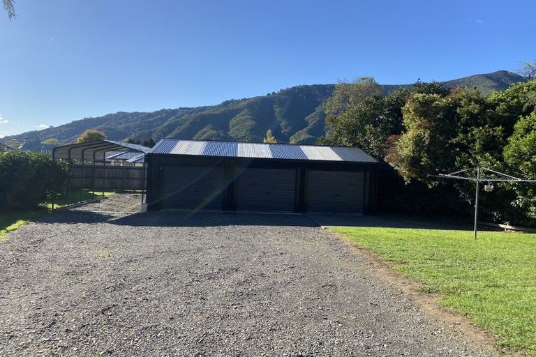 Photo of property in 11 Ranui Street, Waikawa, Picton, 7220