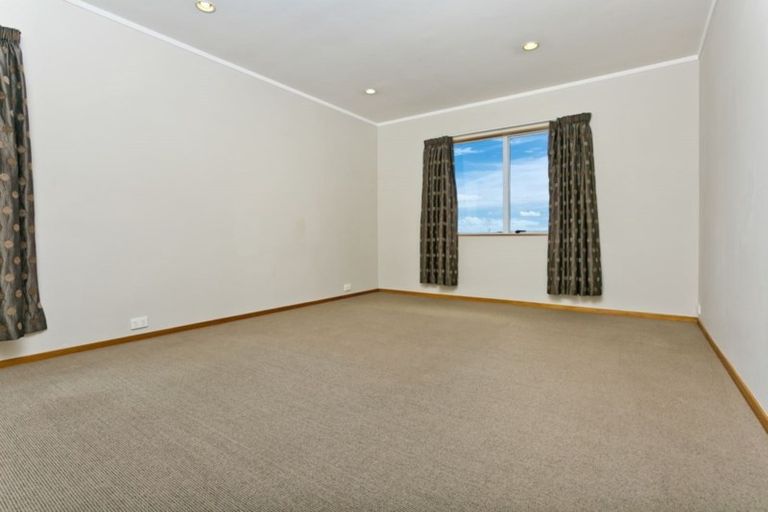 Photo of property in 6 Chedworth Drive, Glenfield, Auckland, 0629