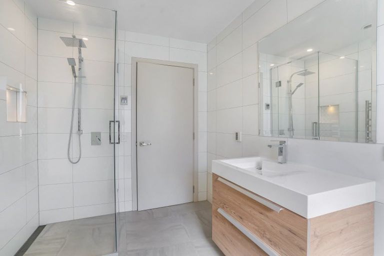 Photo of property in 214 Park Street, Winton, 9720