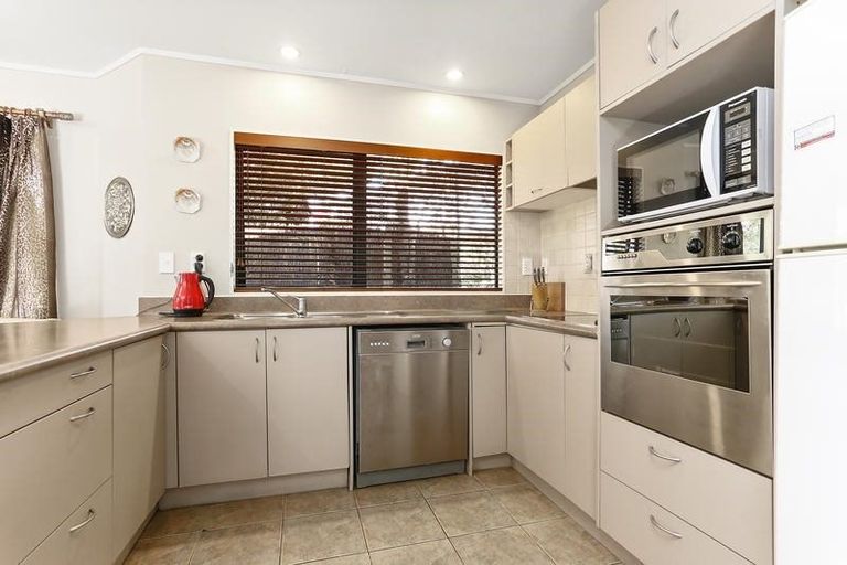 Photo of property in 112 Mountain Road, Henderson Valley, Auckland, 0612