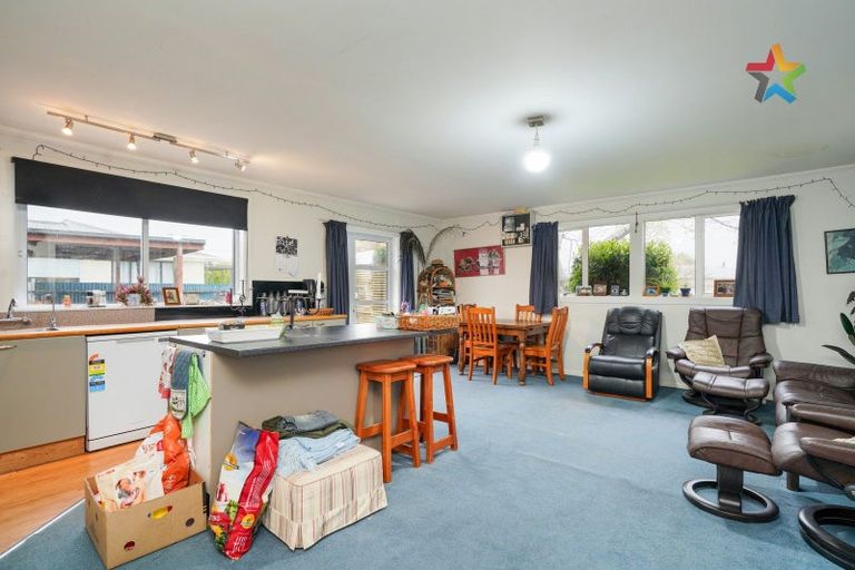 Photo of property in 30 Kilmarnock Street, Wallacetown, 9816