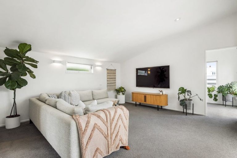 Photo of property in 165 Vauxhall Road, Narrow Neck, Auckland, 0624