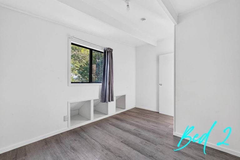 Photo of property in 5 Rangeview Road, Sunnyvale, Auckland, 0612