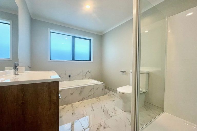 Photo of property in 8 Manaakitia Road, Karaka, 2124