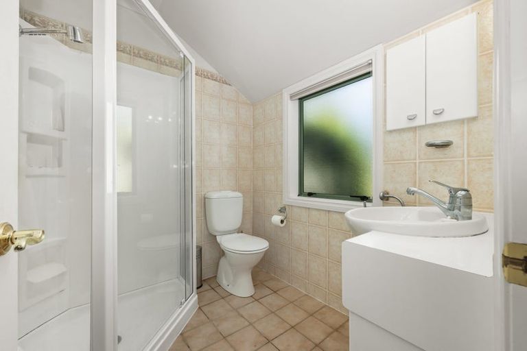 Photo of property in 16 Cranbrook Grove, Waikanae, 5036