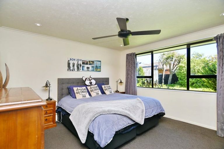 Photo of property in 11 Ludlow Place, Parklands, Christchurch, 8083