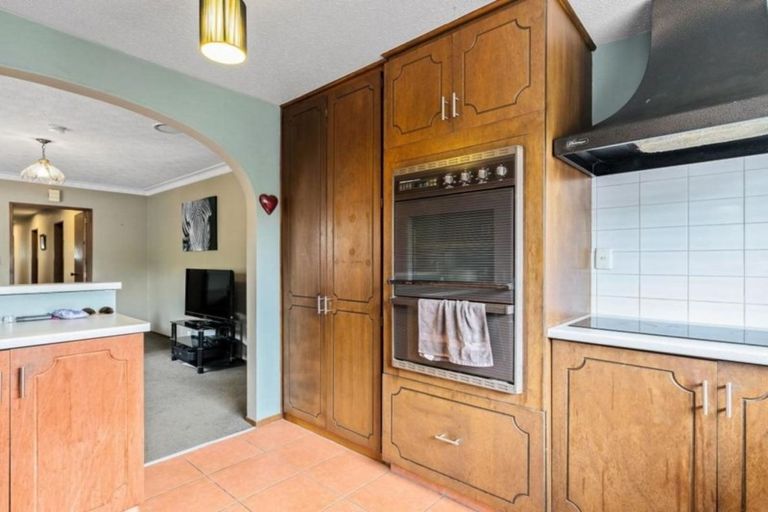 Photo of property in 242 Memorial Avenue, Burnside, Christchurch, 8053