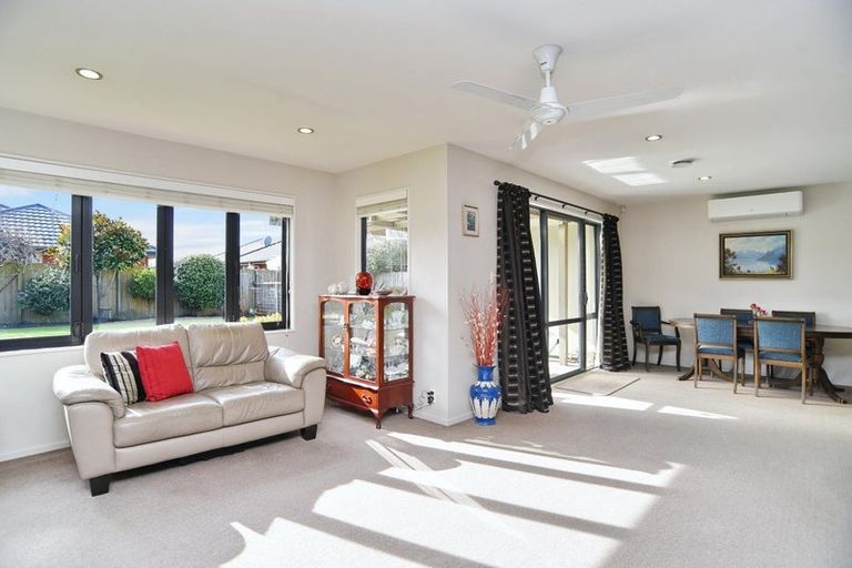 Photo of property in 8 Sheraton Place, Redwood, Christchurch, 8051