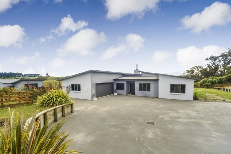 Photo of property in 45e Briarwood Road, Kelvin Grove, Palmerston North, 4470