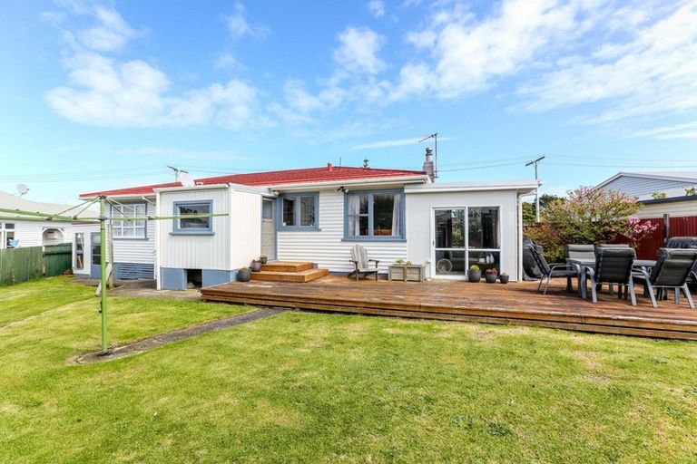 Photo of property in 136 Broadway, Waitara, 4320