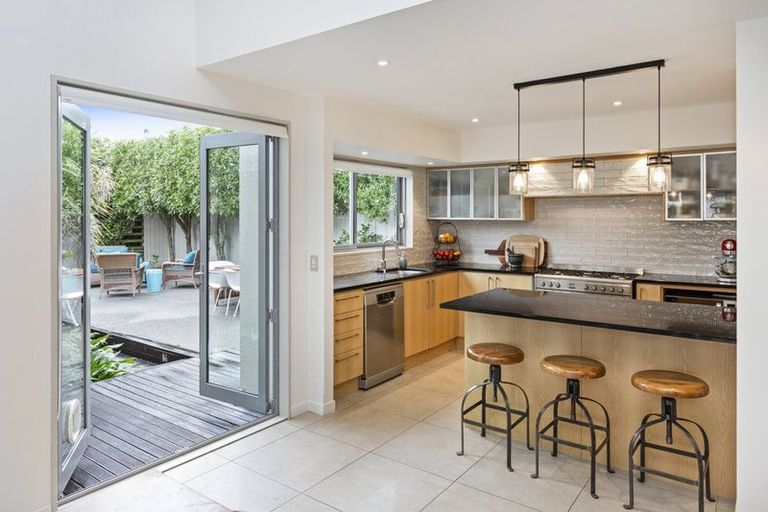 Photo of property in 11 Stonewall Place, Huntsbury, Christchurch, 8022