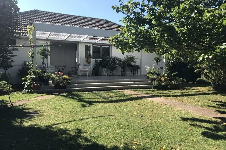 Photo of property in 6 Miro Road, Mangere Bridge, Auckland, 2022