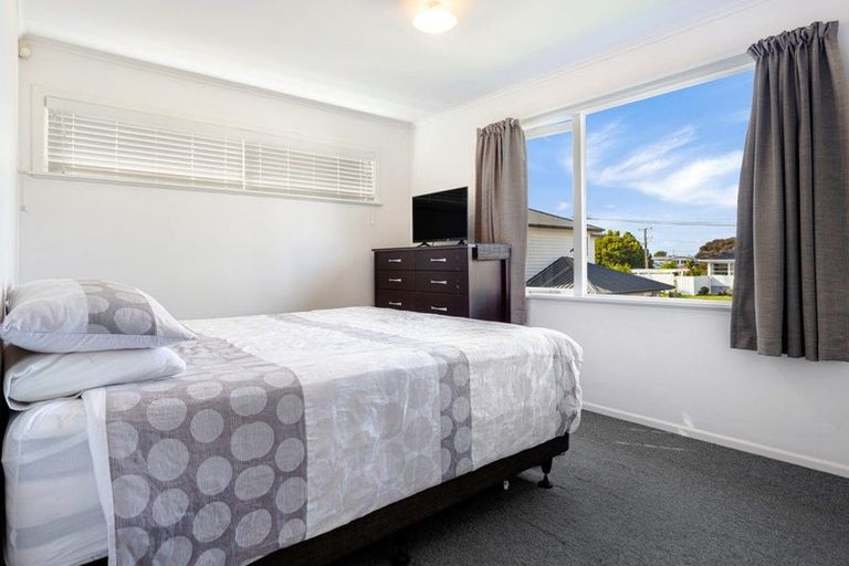 Photo of property in 1/6 Braebank Lane, Te Atatu South, Auckland, 0610