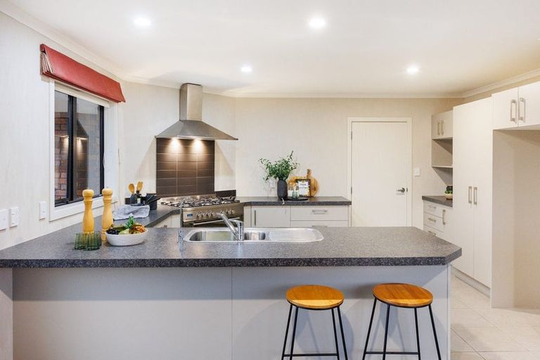 Photo of property in 3 Medallion Court, Kelvin Grove, Palmerston North, 4414