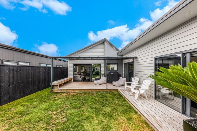 Photo of property in 11 Makete Crescent, Hobsonville, Auckland, 0618