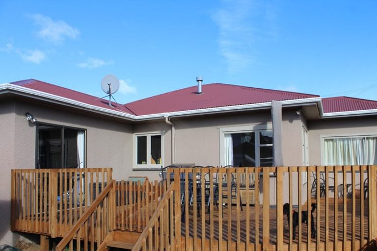 Photo of property in 21 Mexted Terrace, Tawa, Wellington, 5028