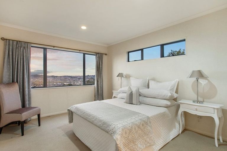 Photo of property in 132 Redoubt Road, Goodwood Heights, Auckland, 2105