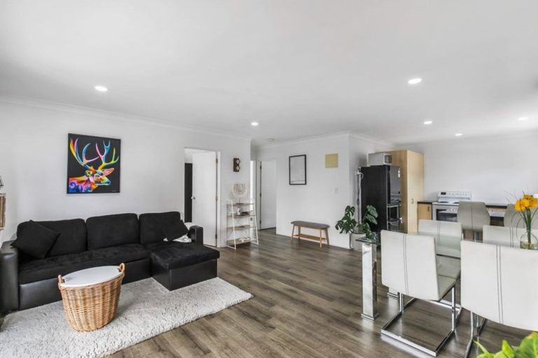 Photo of property in 2/69 Bay Street, Red Beach, 0932