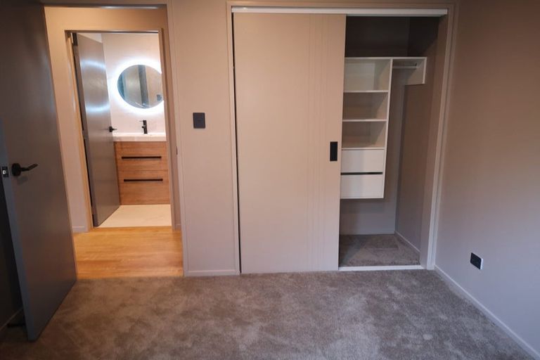 Photo of property in 44a Glen Vista Place, Bayview, Auckland, 0629