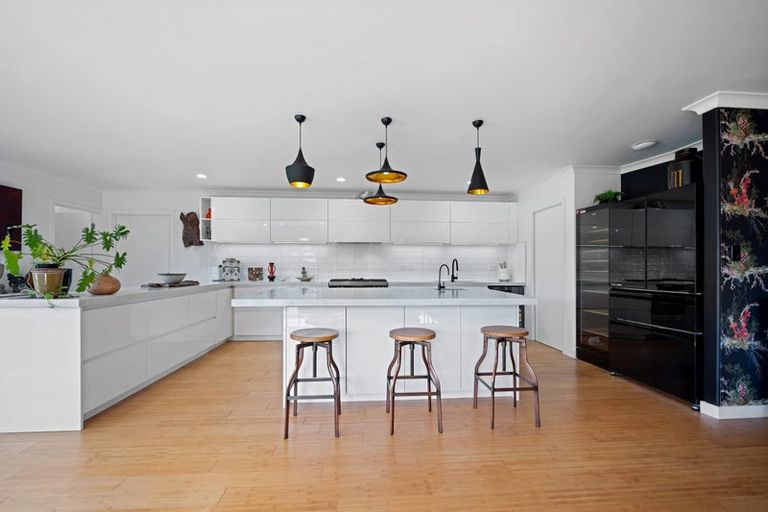 Photo of property in 216 Riverhead Road, Kumeu, 0892