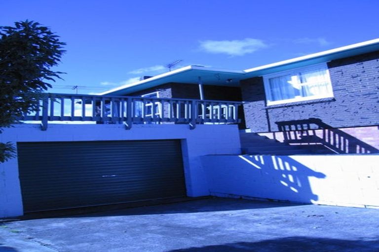 Photo of property in 9 Beazley Place, Glendene, Auckland, 0602