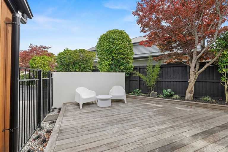 Photo of property in 15 Saint Andrews Square, Strowan, Christchurch, 8052