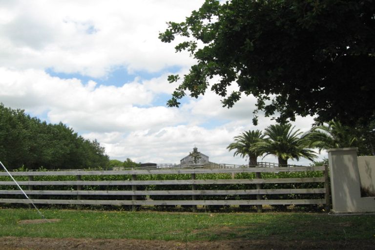 Photo of property in 111 Stan Wright Road, Karaka, Papakura, 2580