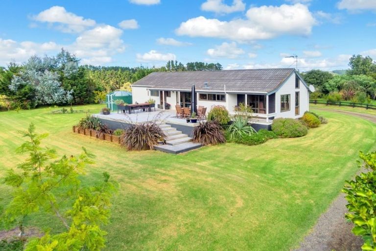 Photo of property in 10 Mcmurdo Road, South Head, Helensville, 0874