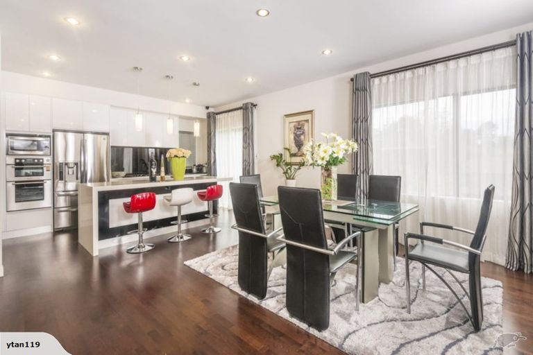 Photo of property in 10 Namsan Close, Fairview Heights, Auckland, 0632