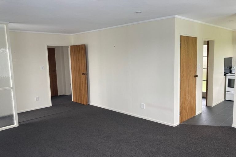 Photo of property in 23b Colchester Crescent, Newlands, Wellington, 6037