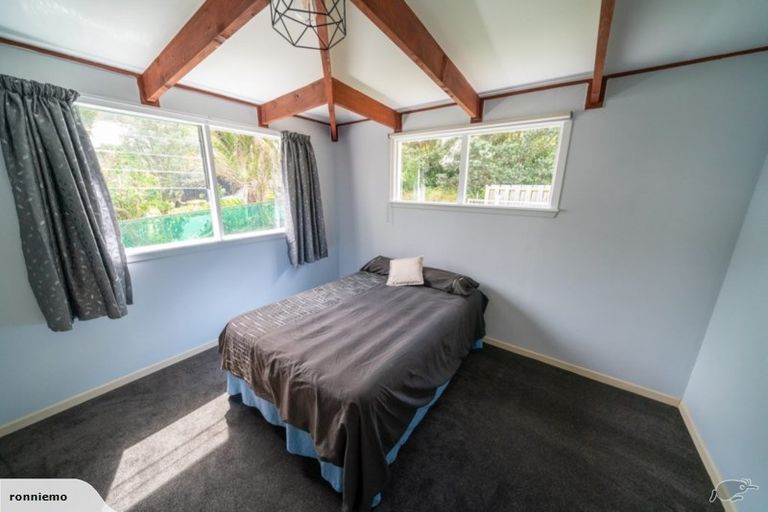 Photo of property in 32 Karekare Road, Karekare, New Lynn, 0772