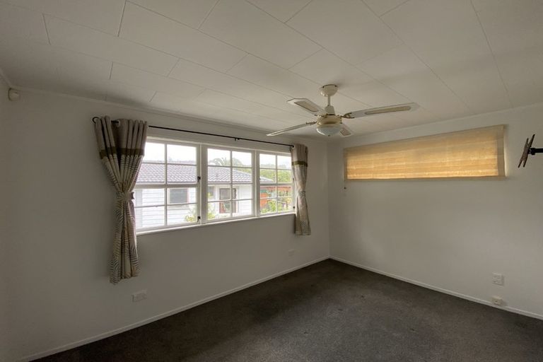 Photo of property in 32 Spinella Drive, Bayview, Auckland, 0629