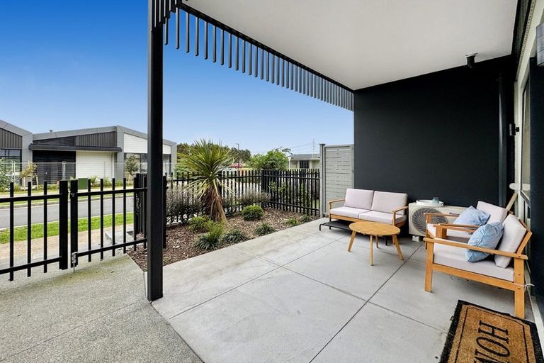 Photo of property in 14 Juniper Drive, Rosehill, Papakura, 2113