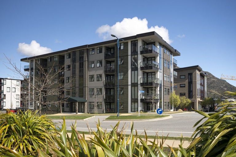 Photo of property in Wyndham Gardens Apartments, 30 Red Oaks Drive, Frankton, Queenstown, 9300