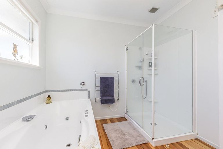 Photo of property in 13 Saint Edmund Crescent, Tawa, Wellington, 5028