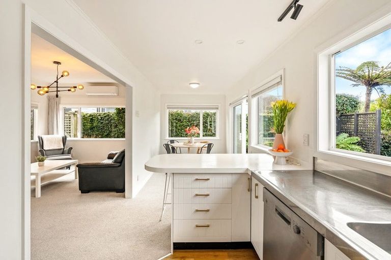 Photo of property in 55 Cashmere Avenue, Khandallah, Wellington, 6035
