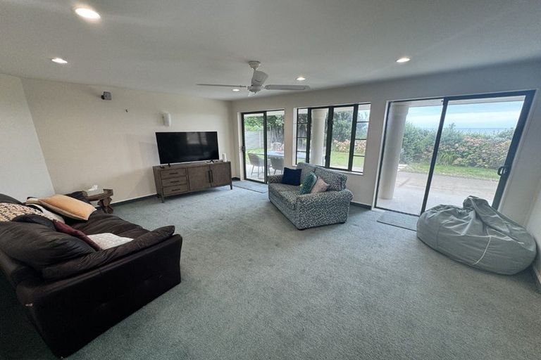 Photo of property in 69 Field Way, Waikanae Beach, Waikanae, 5036