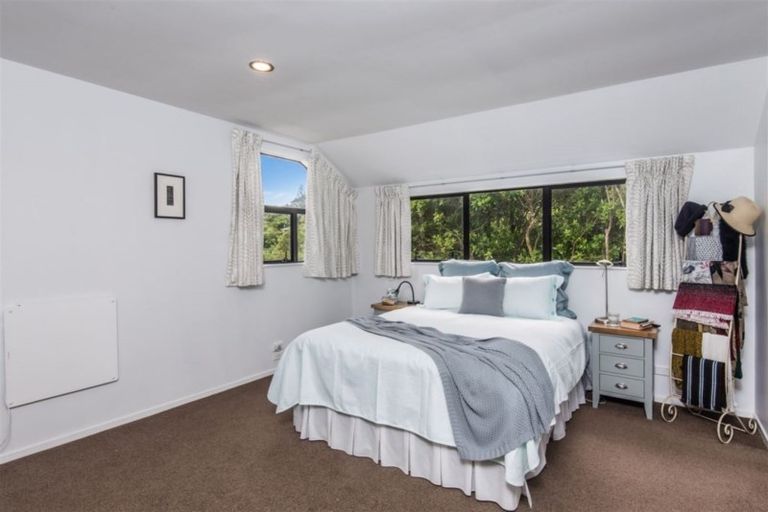 Photo of property in 6 Kamla Way, Khandallah, Wellington, 6035