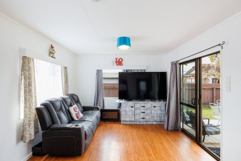 Photo of property in 41a Raglan Avenue, Cloverlea, Palmerston North, 4412