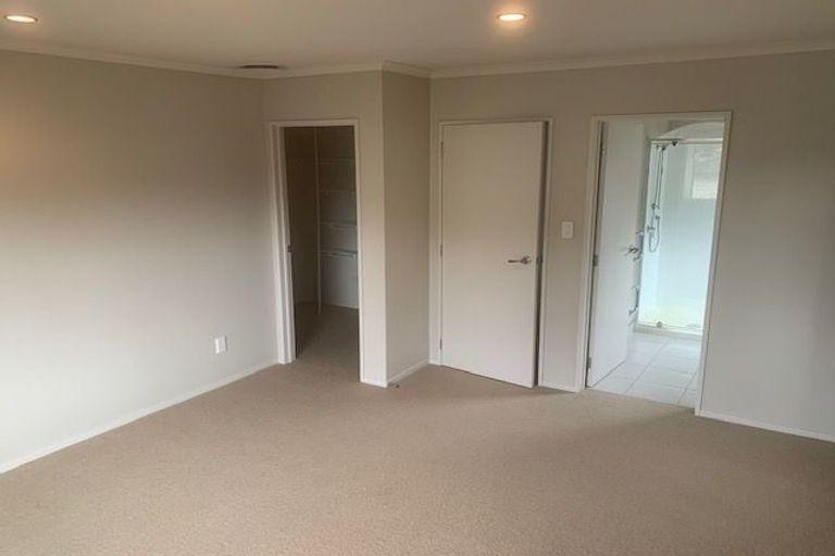 Photo of property in 28 Heidi Crescent, Flat Bush, Auckland, 2016