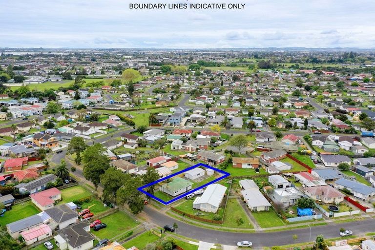 Photo of property in 19 Convair Crescent, Mangere, Auckland, 2022