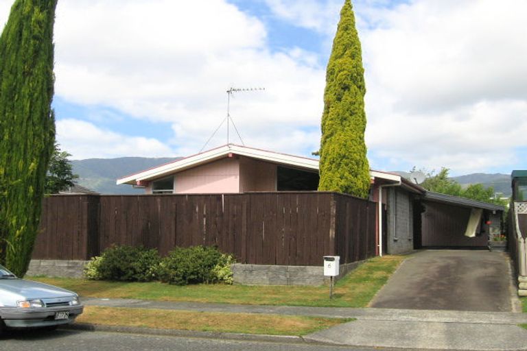 Photo of property in 6 Harvard Grove, Totara Park, Upper Hutt, 5018