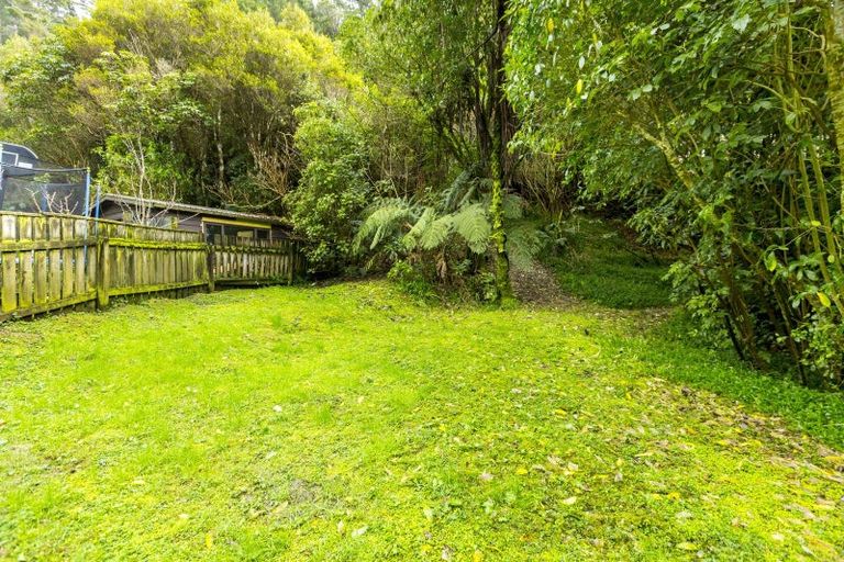 Photo of property in 144 Pinehaven Road, Pinehaven, Upper Hutt, 5019