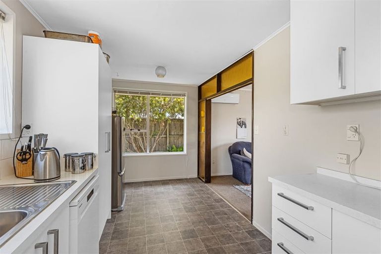Photo of property in 2/47 Chipping Lane, Redwood, Christchurch, 8051