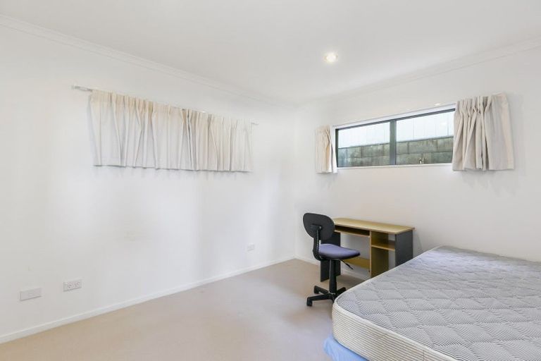 Photo of property in 14a Arahanga Grove, Maupuia, Wellington, 6022