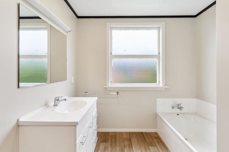 Photo of property in 7 Exeter Street, Waimate, 7924